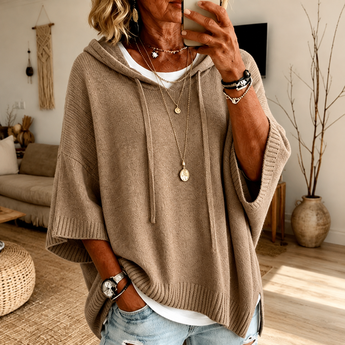 Elise: taupe ponchotrui met capuchon