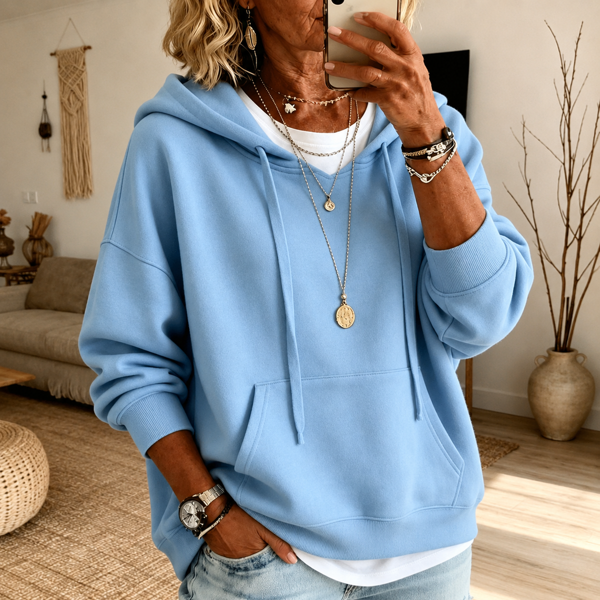 Eva: hemelsblauwe oversized hoodie met kangoeroezak